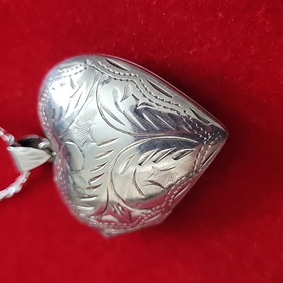 Sterling Silver Puffed Heart Lockett with Sterling Silver 24" Tinsel Chain - Picture 2 of 6